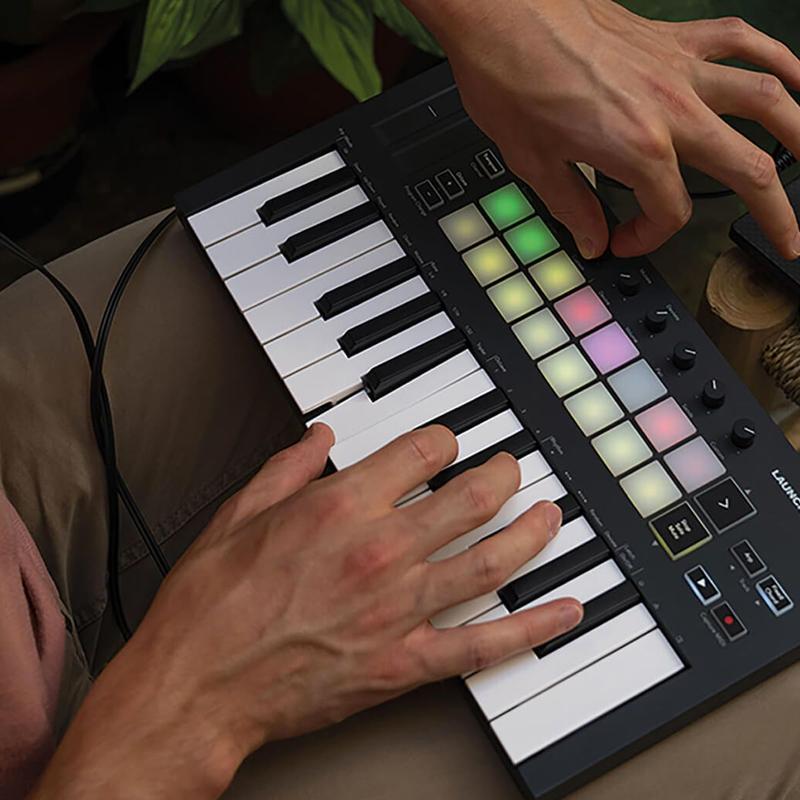 Controlador novation mini mk3 launchkey 25 teclas - Teclado